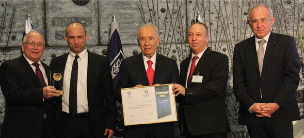  Adin Implantes galardonado con el prestigioso premio al 'Mejor Exportador del Año' por el presidente de Israel, Shimon Peres